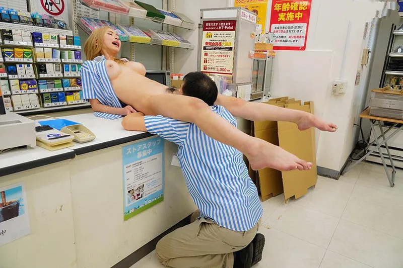 Anh tiền bối tống tình hạt giống nhỏ ngổ ngáo của chủ cửa hàng tiện lợi